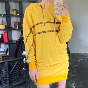 BCBG oversized yellow sweatshirt